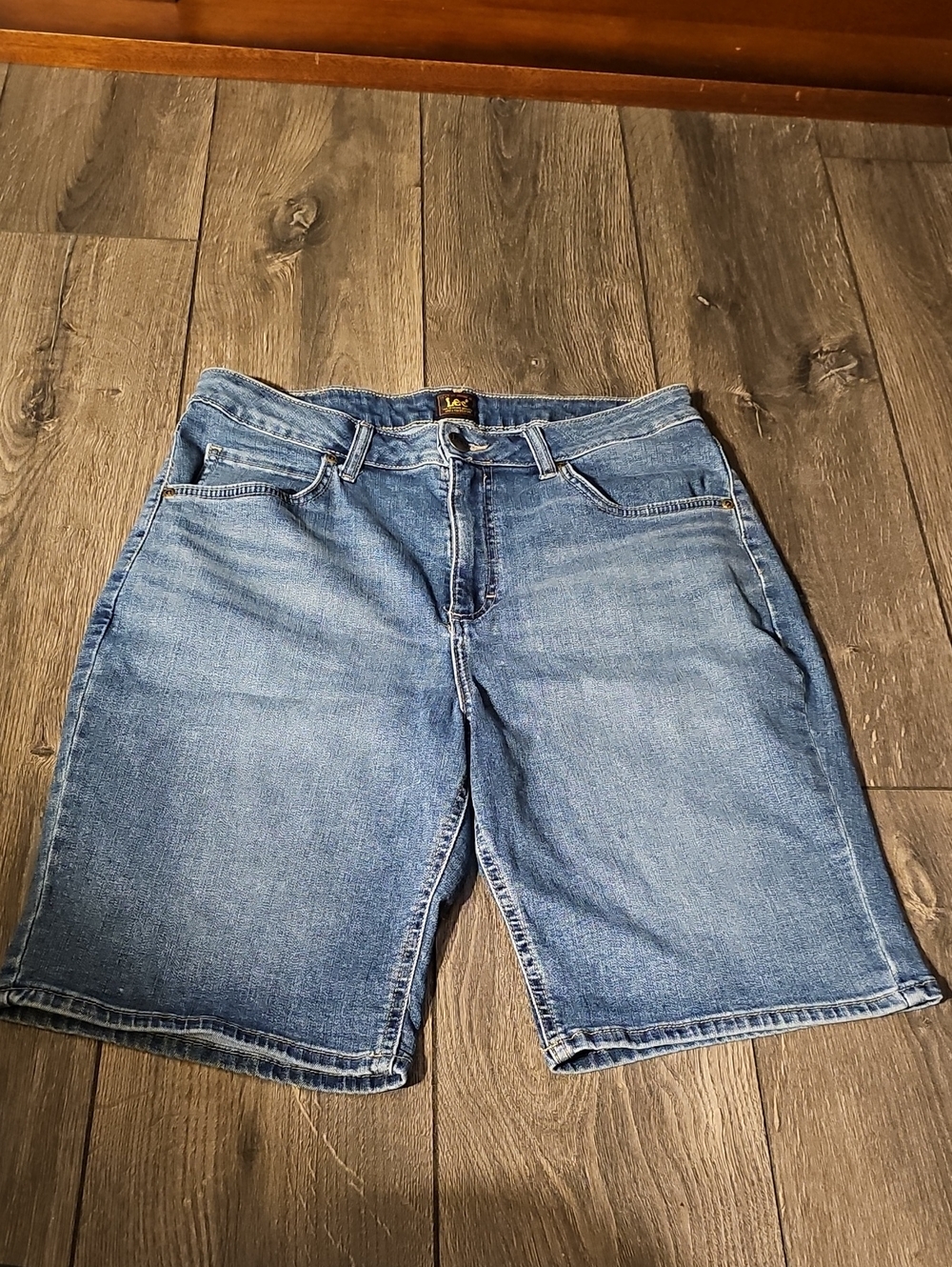 Lee Light Blue Denim Shorts with Classic Five-Pocket Style